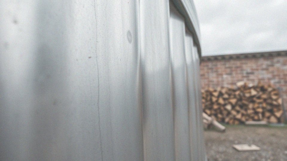 Jakie materiały są używane do produkcji zasobników na pellet?